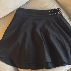 Skater skirt with buckle accent